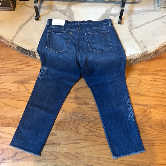NWT LOFT Embroidered Boyfriend Jeans Blue Wash 12 - Picture 5 of 7